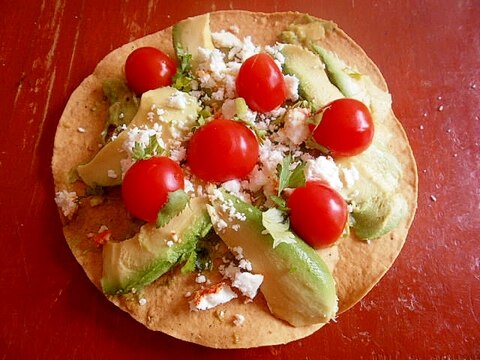 揚げトルティーヤでメキシカン・ピザ